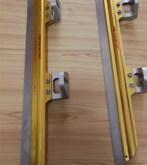 闲置一双短道速滑冰鞋，佰宁顿的冰刀长度17...