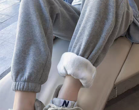 转卖【礼遇价】加绒灰色束脚运动裤女大码宽松...