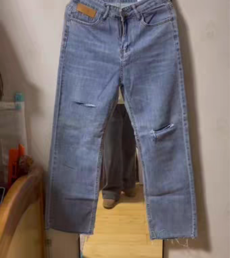 M码破洞牛仔裤夏季直筒，很显腿直。没有任何...