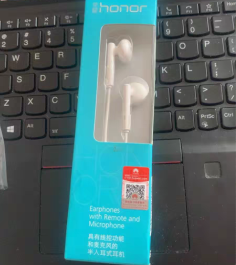 包邮闲置全新荣耀半入耳式有线耳机。 感兴趣的话点“我想要”和... 包邮闲置全新荣耀半入耳式有线耳机。 感兴趣的话点“我想要”和...