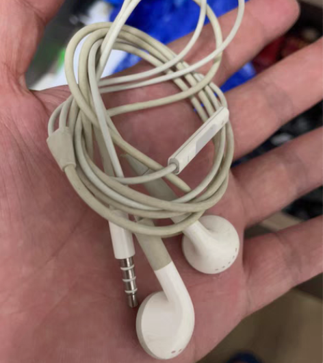 苹果原装耳机 感兴趣的话点“我想要”和我私...