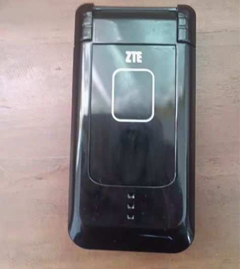 中兴翻盖手机，可开机，99新 感兴趣的话点...