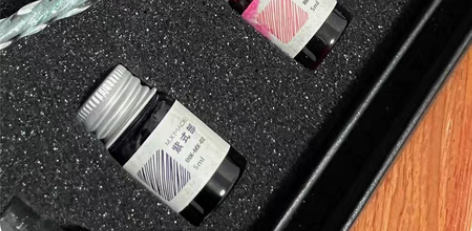 全新水晶笔 带四色墨水 带盒子 很精致买...