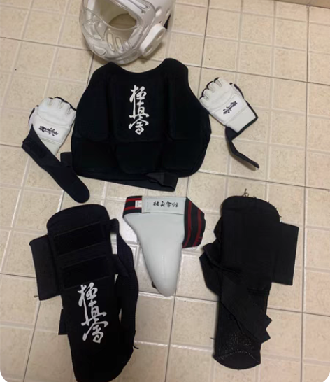 包邮空手道护具一套 ，不单卖 ，用了1年多...