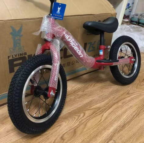 包邮全新12寸飞鸽儿童弯梁平衡车（送护具大...