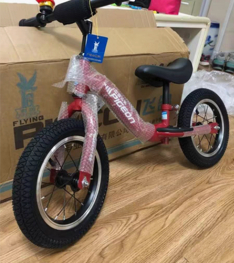 包邮全新12寸飞鸽儿童弯梁平衡车（送护具大...