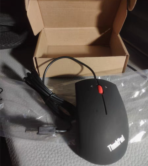包邮鼠标全新，usb分接器9成新，视频线一...