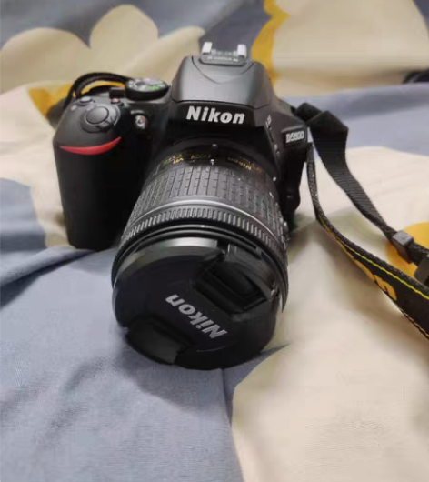 包邮尼康D5600单反（含18-55镜头）...