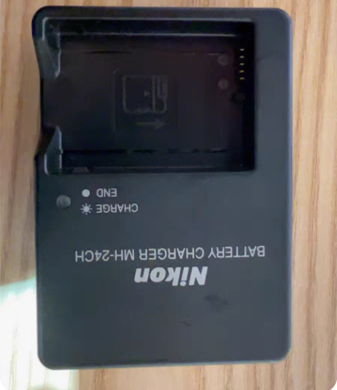 尼康  型号:MH-24CH 充电器适用于...