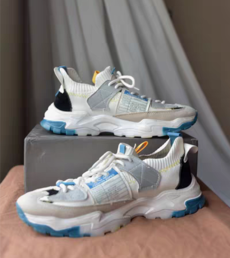 潮流男士运动鞋 9新 42码 无盒 已消毒...