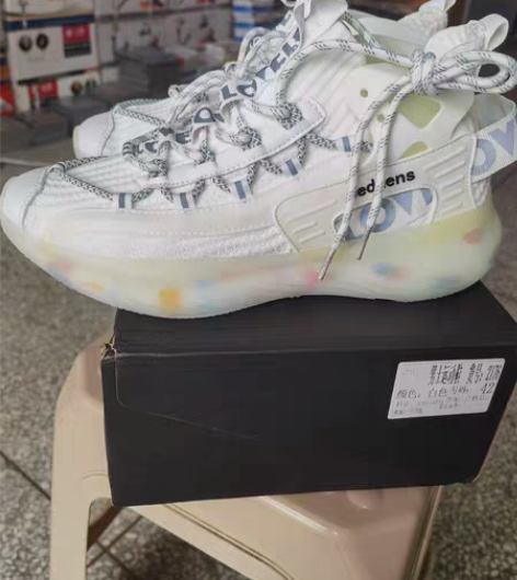 包邮全新男士休闲运动鞋，质量超好，只有一双...