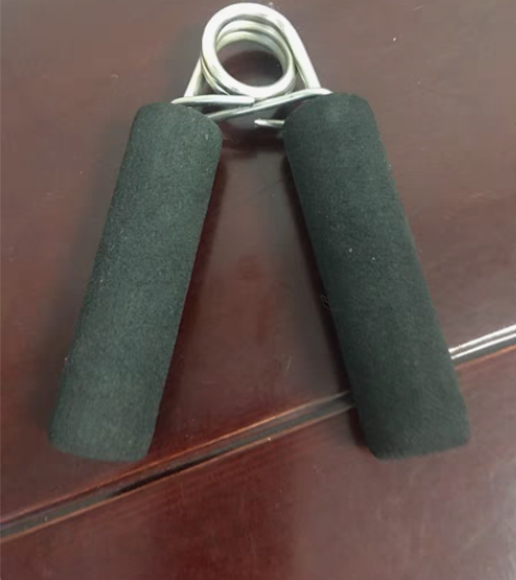 10元处理全新握力器，不刀，自取或邮费自理...