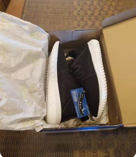 全新阿迪椰子鞋。正品专柜入，37码但是这款...