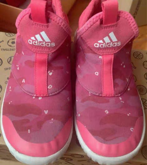 包邮女童阿迪运动鞋，上脚舒服轻便。 感兴趣...