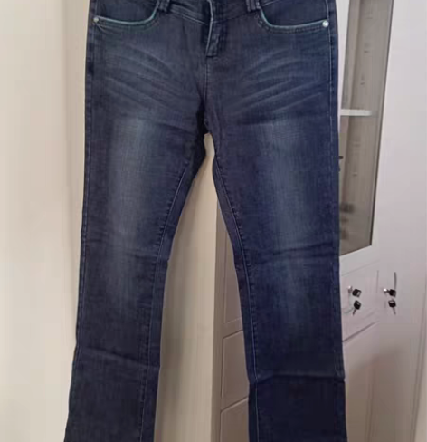 包邮女款牛仔裤165/72A，28码全新 ...