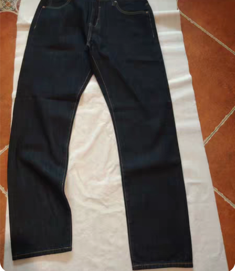 包邮全新带吊牌牛仔裤，腰围大了，裤长长了，...