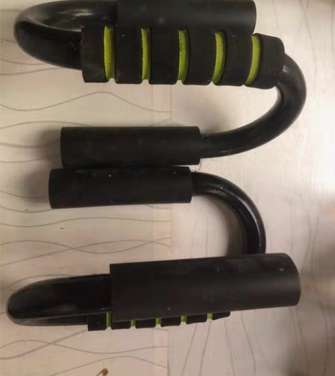 俯卧撑支架两个,闲置物品。 落了点灰,没人...