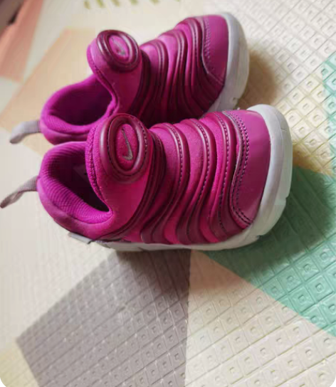 包邮耐克儿童紫色毛毛虫运动鞋，以上图片都是...