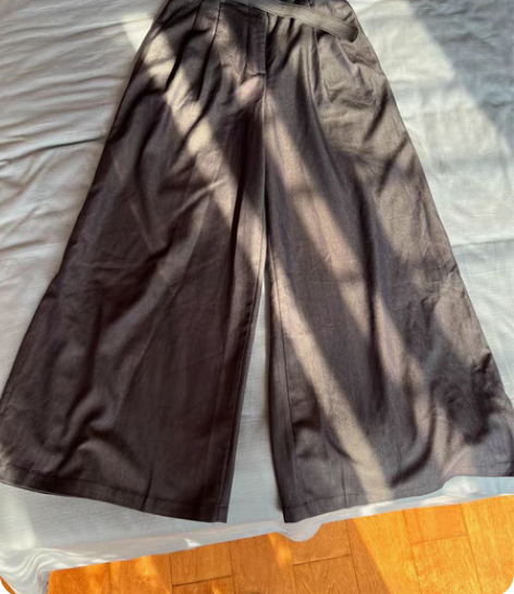 DM 阔腿牛仔裤 M 不退不换 感兴趣的话...