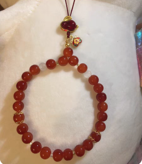 蜜蜡手机挂绳28出 感兴趣的话点“我想要”...