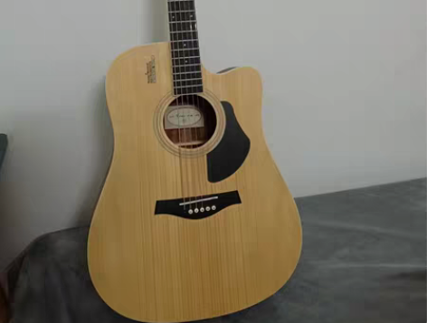 卢森G11民谣吉他9成新 感兴趣的话点“我...