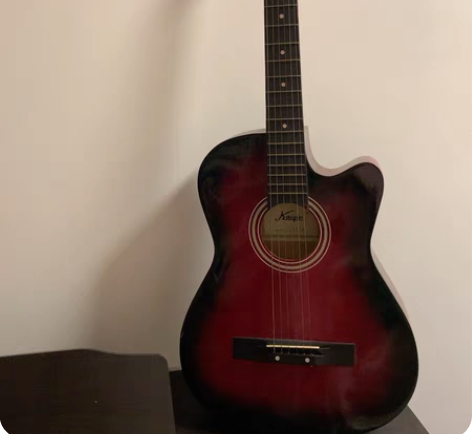 没有多余时间，几乎全新的吉他出手 玩了几次...