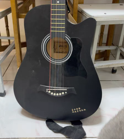 吉他低价处理，更换过一弦，落灰了，收拾一下...