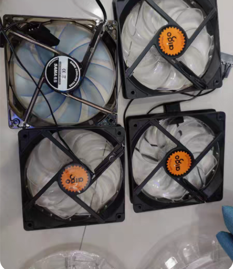 包邮四个机箱风扇30块钱 感兴趣的话点“我...