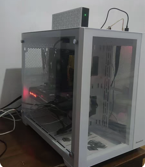 航嘉S980白色机箱瑕疵版 现在还在使用中...