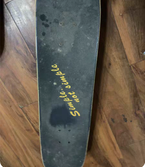 2年前一时兴起买的一个滑板，AD滑板，初学...