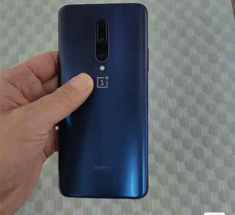 一加7pro，屏幕只有一条小纹，不影响使用...