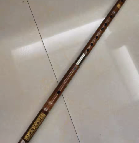 出一根D调的笛子（竹笛），自用的，只有一根...