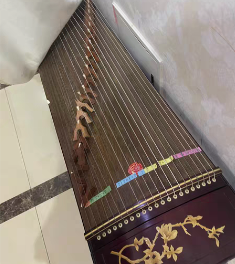 龙凤牌古筝9成新 感兴趣的话点“我想要”和...