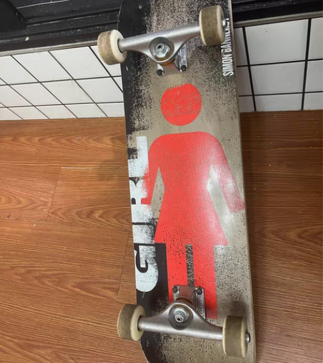 没怎么滑过 板面正常 因为工作原因没时间滑...