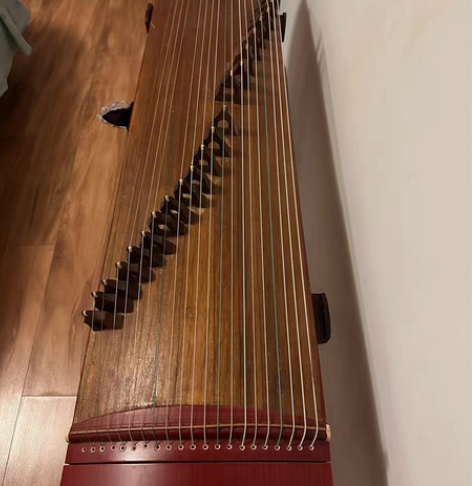 古筝闲置，孩子初学古筝亲戚送的，不知道品牌...