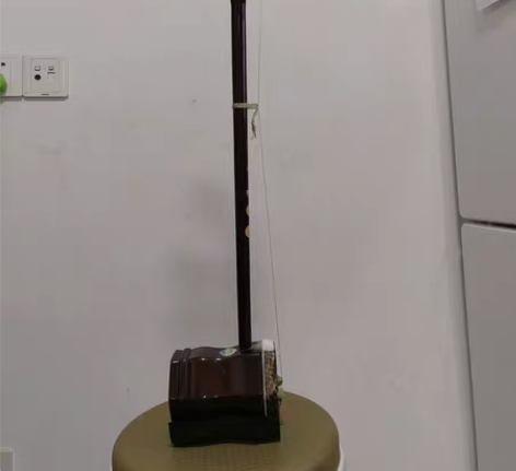 二胡(缺弓子)。使用了3年,换过一次琴弦,...