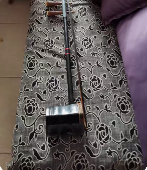 家里二胡一把，给小孩子买的，现在放在家里，...