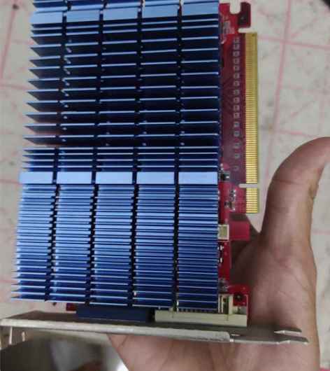 包邮显卡 成色如图正常使用 带原始灰 无拆...