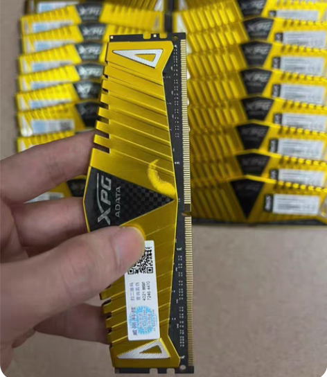 威刚DDR4 16G 3200hz 马甲条...