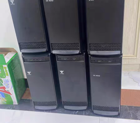 七彩虹j1900四核，4g内存.128g固...