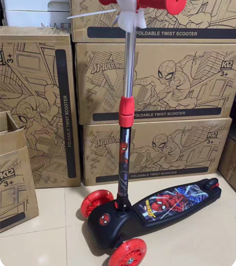 全新迪士尼漫威蜘蛛侠滑板车，一键折叠，PU...