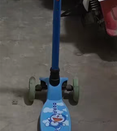 儿童滑板车2-6岁宝宝可以玩  9.8成新...