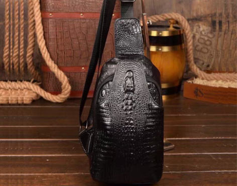 新款斜挎包男真皮男包复古鳄鱼头胸前包头层牛...