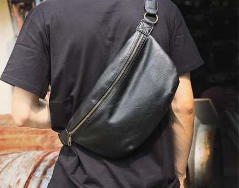 转卖全新买了没用，真皮男士胸包小包时尚潮单...