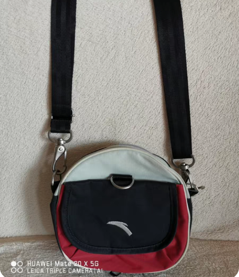 安踏单肩包，个人闲置。功能正常，无破、无损...