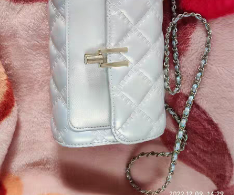 包邮几乎全新女包菱格绣线气质链条包2022...