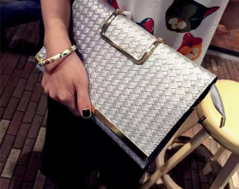 转卖SLJZ早秋新款编织手拿包女 信封包潮...