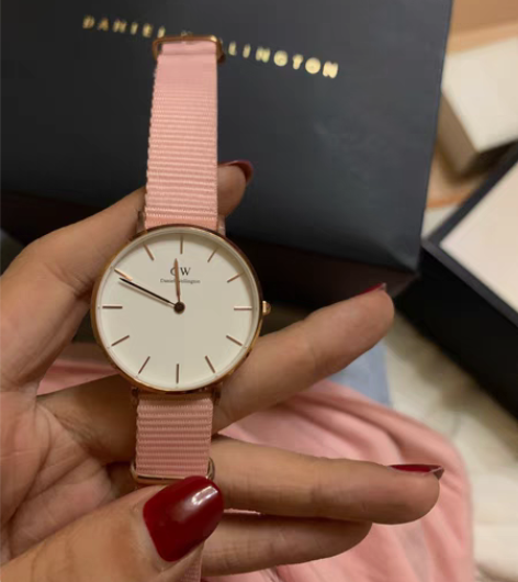 包邮DW手表。朋友赠送购于天猫旗舰店。 仅...