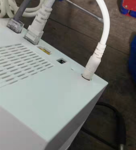 天邑双频千兆路由器。型号：TY-400。电...