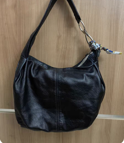 纯皮包包，单肩包，手拎包。 我妈的包，她总...